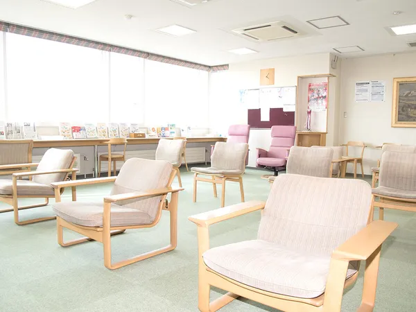 労働衛生コンサルタント１名、認定産業医２名、保健師２名、 人間ドック健診情報管理指導士１名の万全の健診体制